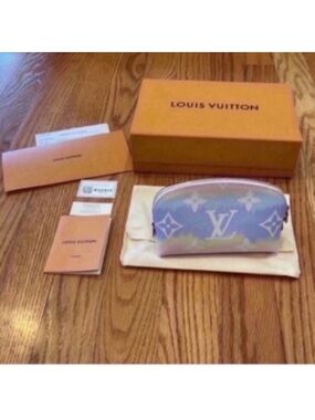 Authentic NWT Louis Vuitton Escale Cosmetic Pouch PM